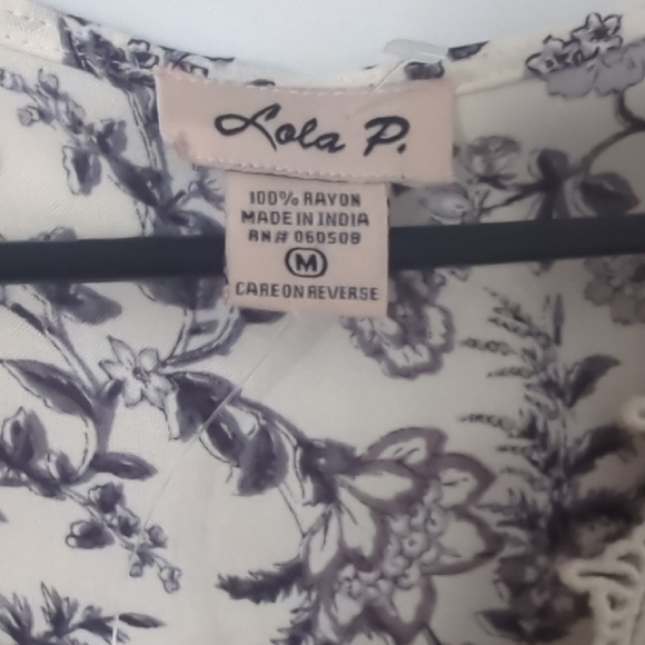 Lola Cream and Black Floral Blouse - Picture 2 of 6